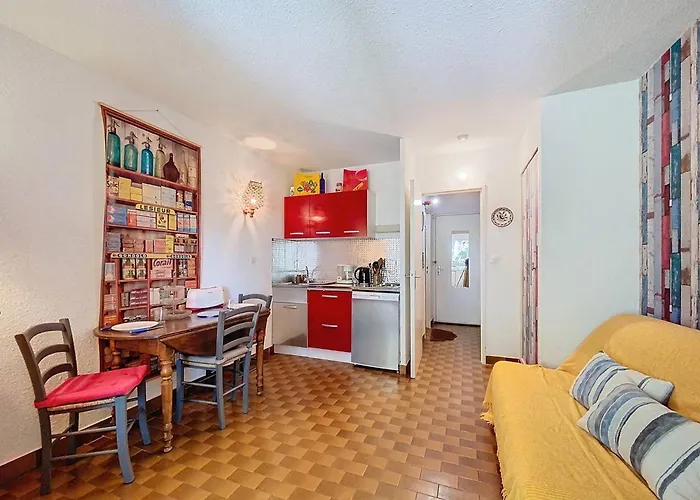 A Saint-cyr-sur-mer Avec Terrasse Et Parking Prive - Fr-1-770-74 *