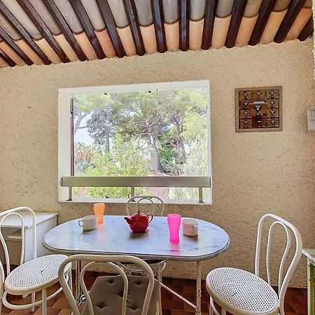 A Saint-cyr-sur-mer Avec Terrasse Et Parking Prive - Fr-1-770-74 شقة *