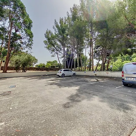 A Saint-cyr-sur-mer Avec Terrasse Et Parking Prive - Fr-1-770-74 Apartment