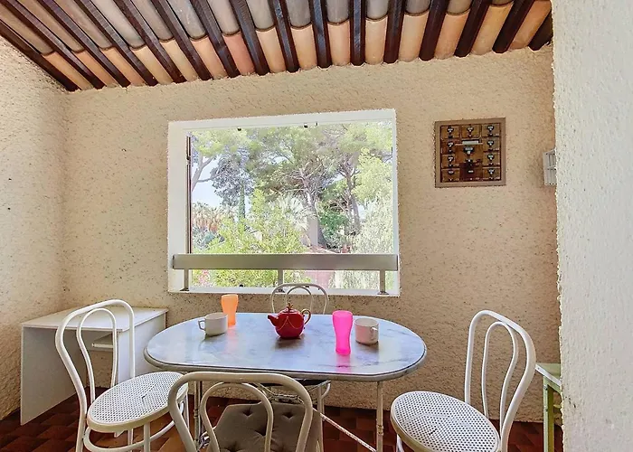 A Saint-cyr-sur-mer Avec Terrasse Et Parking Prive - Fr-1-770-74 شقة *