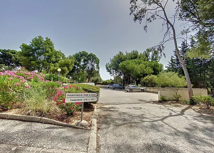 شقة A Saint-cyr-sur-mer Avec Terrasse Et Parking Prive - Fr-1-770-74 *